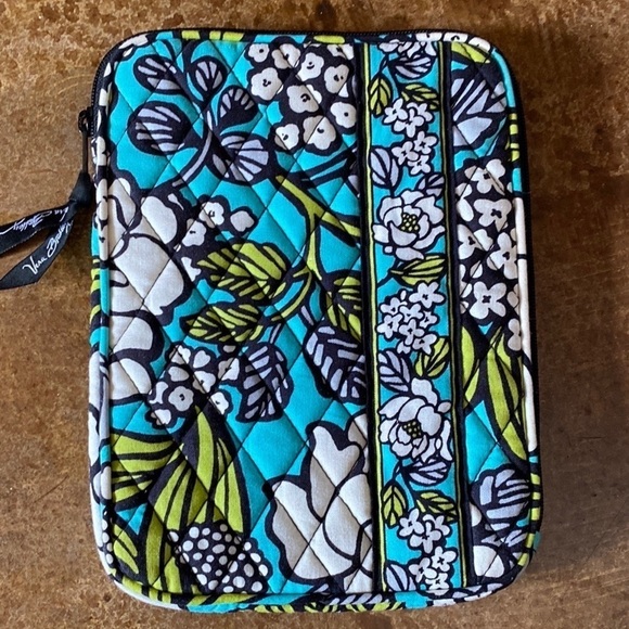 Like New Vera Bradley Island Bloom Print Quilted Padded IPad Tablet Zipper Case - Picture 4 of 4